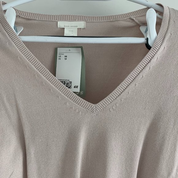 H & M Basics V Neck Sweater - Picture 2 of 2